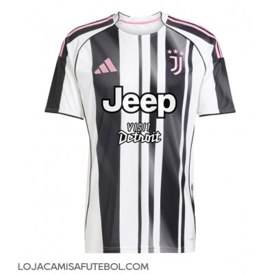 Camisa de Futebol Juventus Pierre Kalulu #15 Equipamento Principal 2025-26 Manga Curta Camisa de Futebol Juventus Pierre Kalulu #15 Equipamento Principal 2025-26 Manga Curta